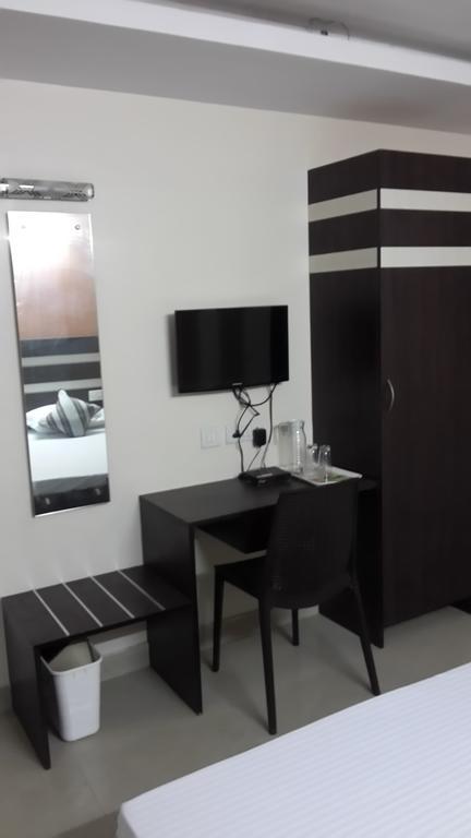 Hotel S4 Residency Madrás Habitación foto